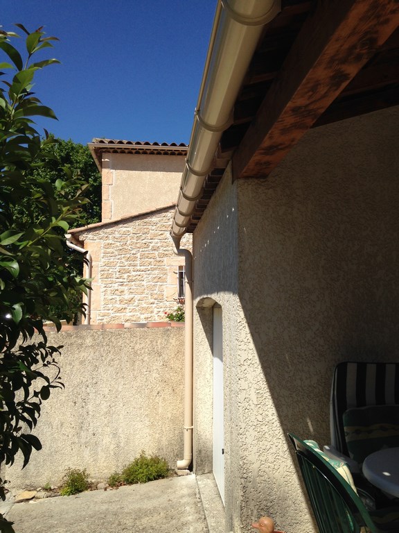 Gouttières PVC de diamétre 33cm